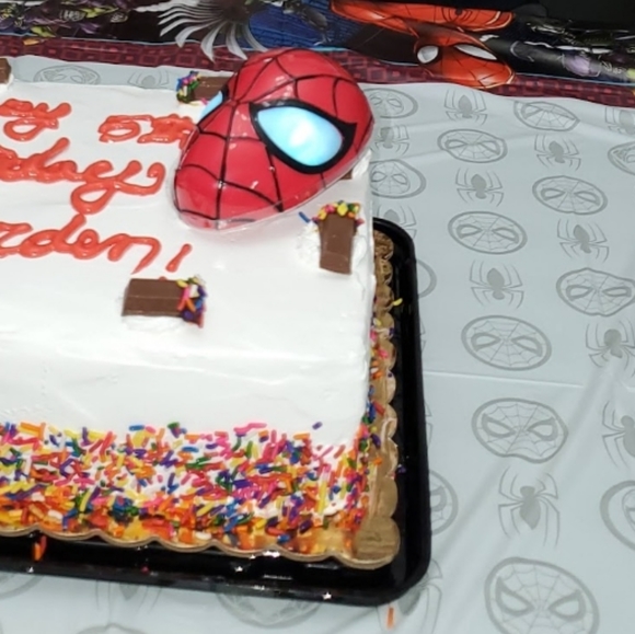 Spiderman Cake Topper - Picture 4 of 6